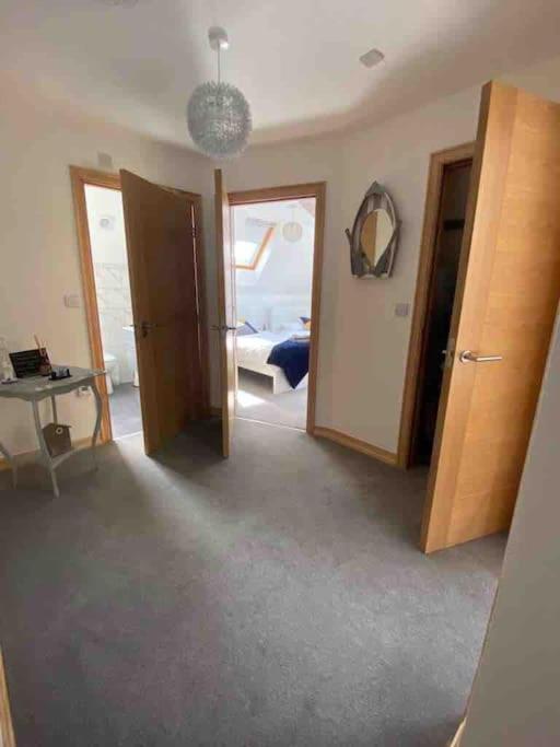 Seaside Town Centre Triplex: Spacious Retreat with Parking Bournemouth Exterior photo