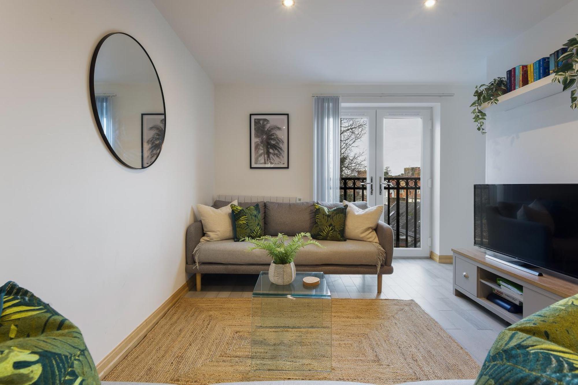 Seaside Town Centre Triplex: Spacious Retreat with Parking Bournemouth Exterior photo