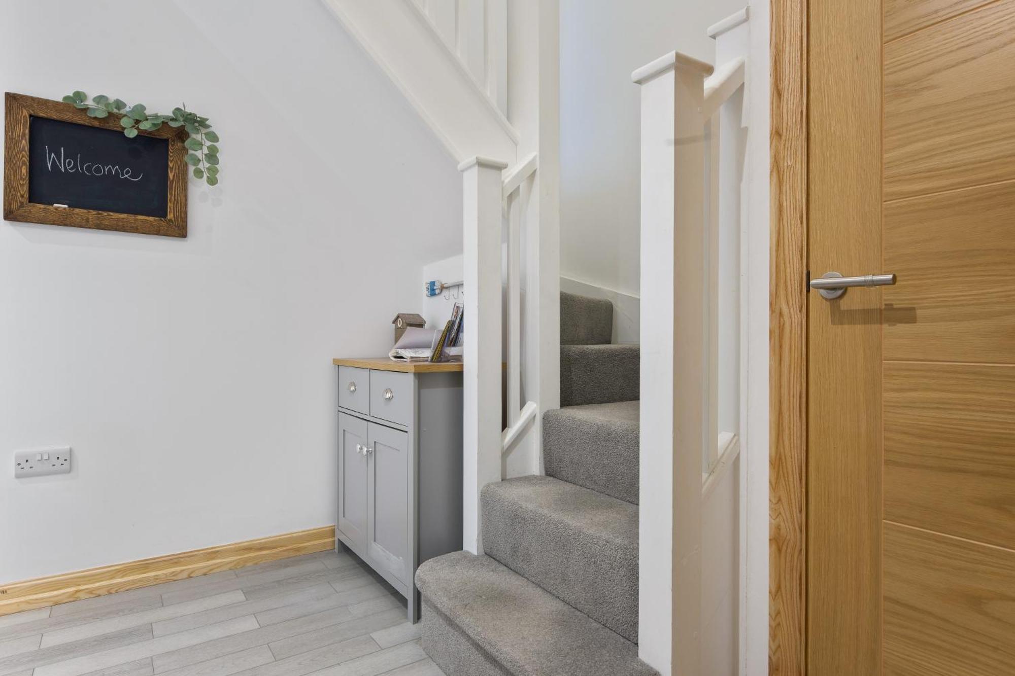 Seaside Town Centre Triplex: Spacious Retreat with Parking Bournemouth Exterior photo